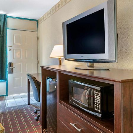 Rodeway Inn New Port Richey Exteriör bild