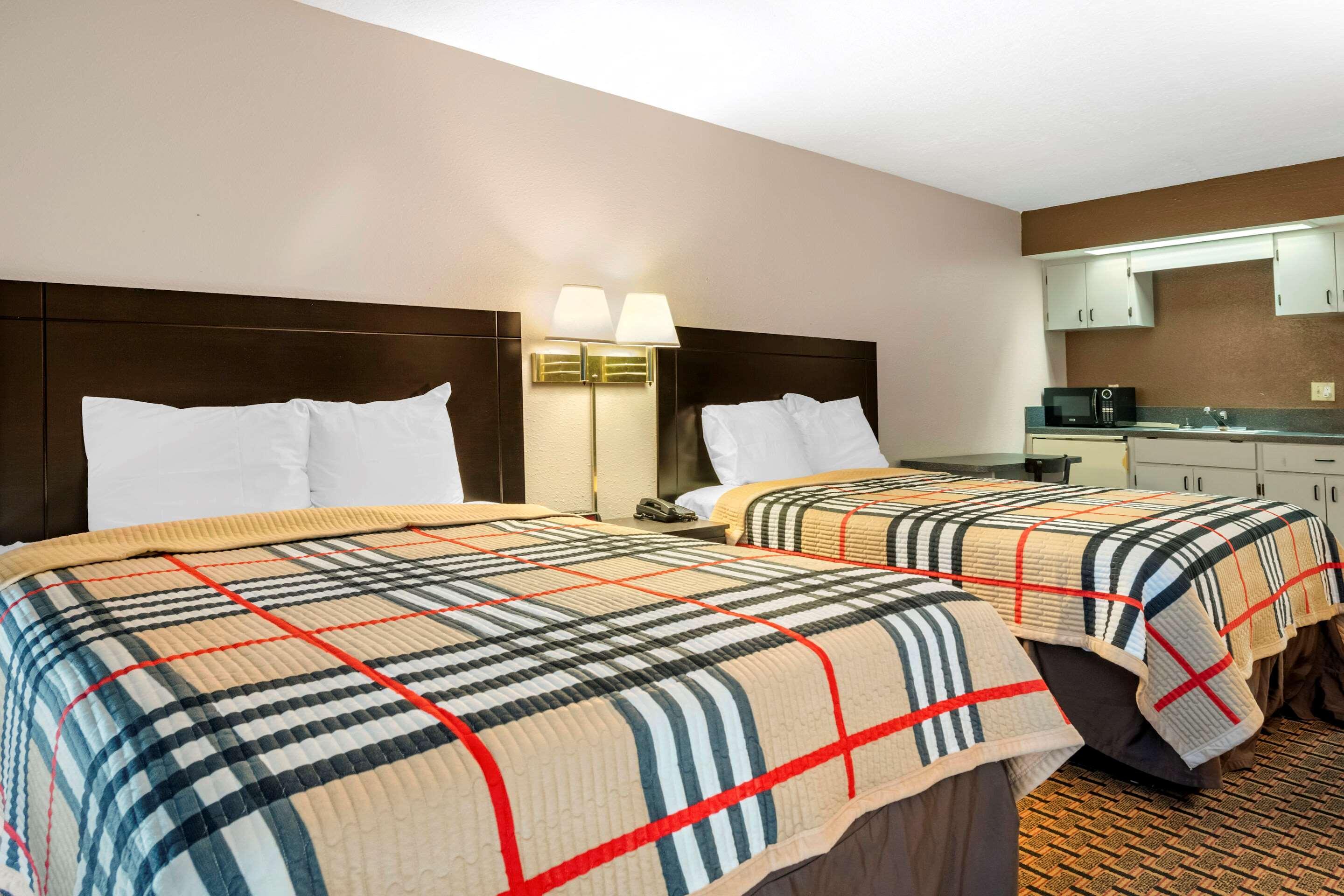 Rodeway Inn New Port Richey Exteriör bild