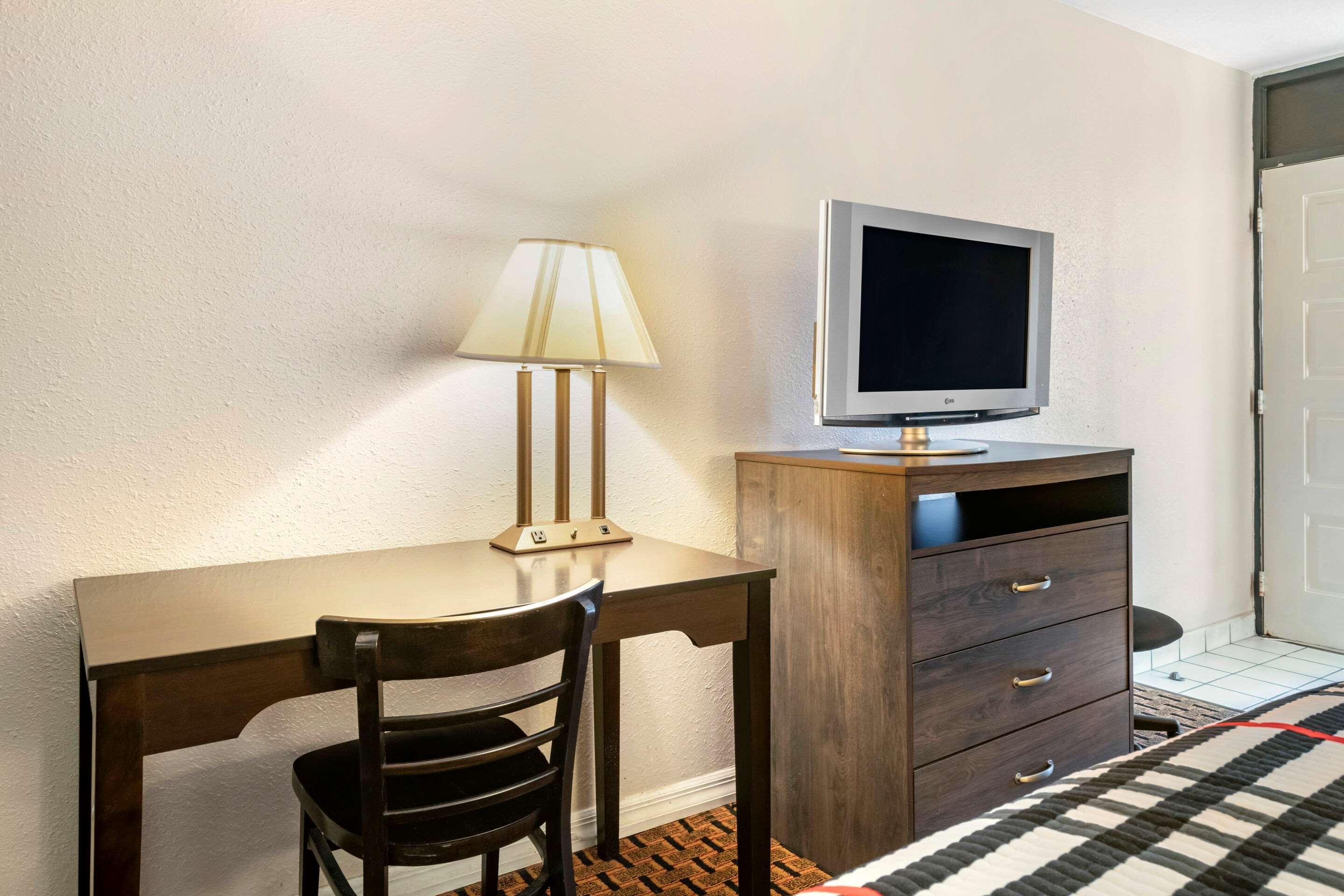 Rodeway Inn New Port Richey Exteriör bild