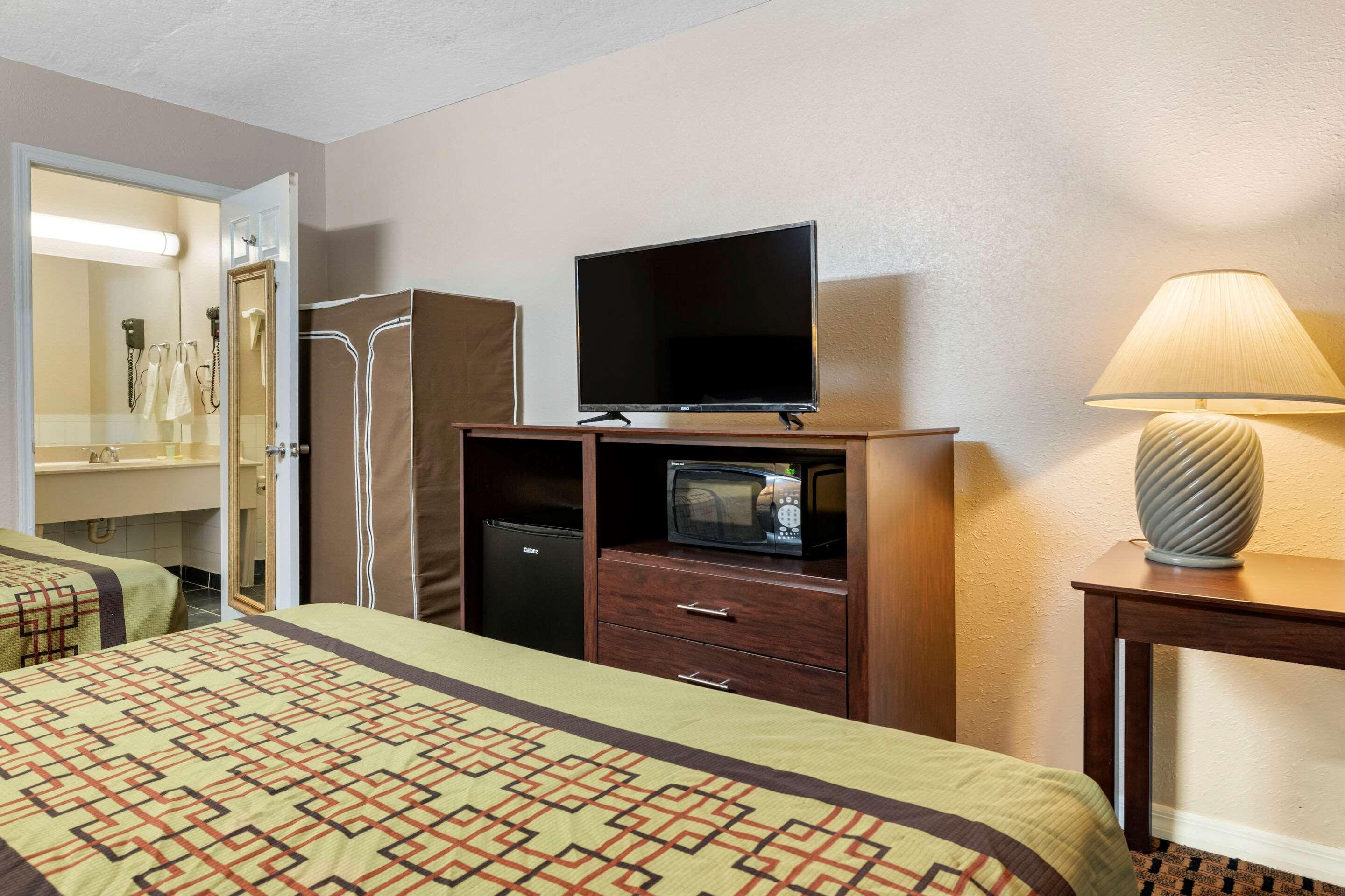 Rodeway Inn New Port Richey Exteriör bild