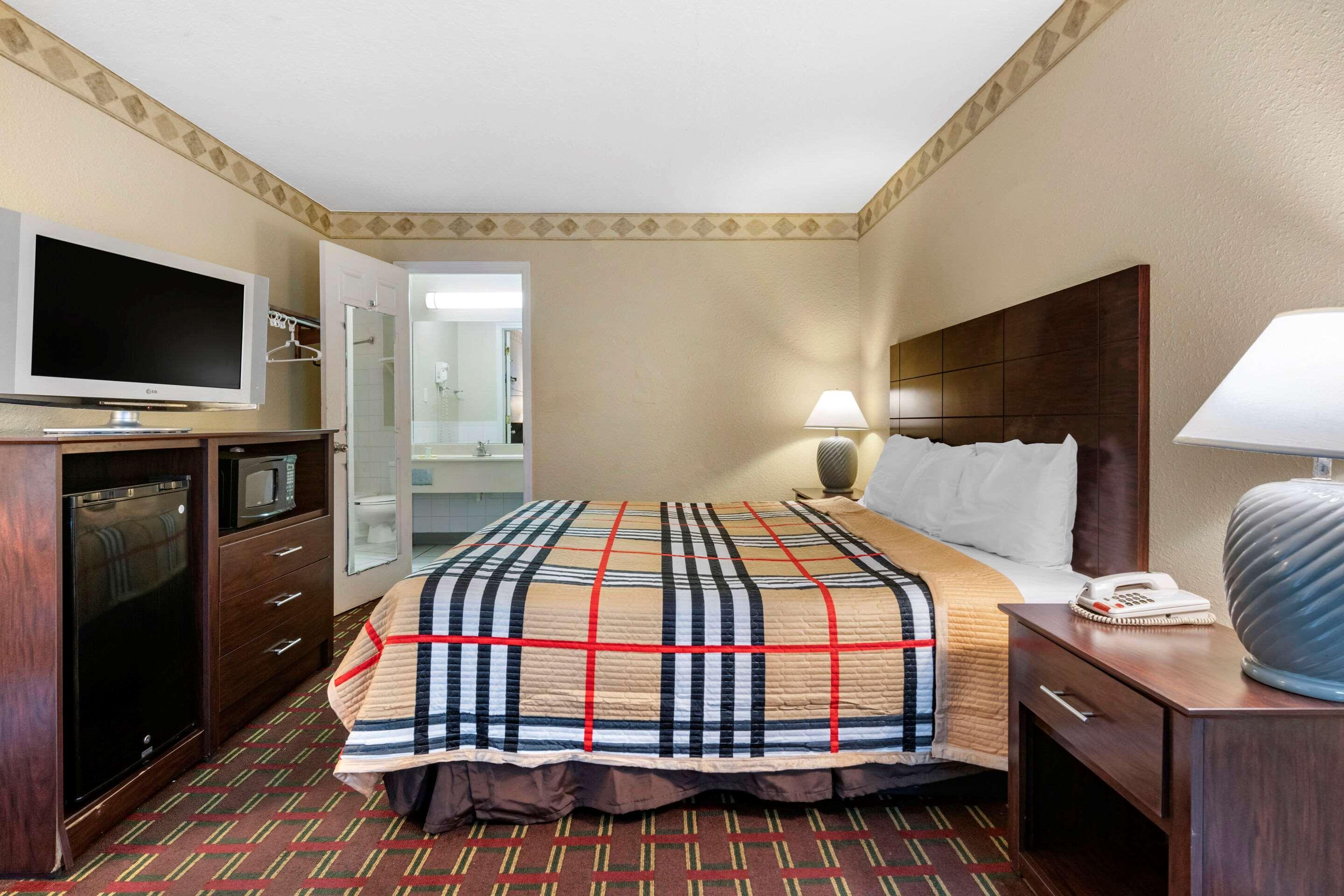Rodeway Inn New Port Richey Exteriör bild