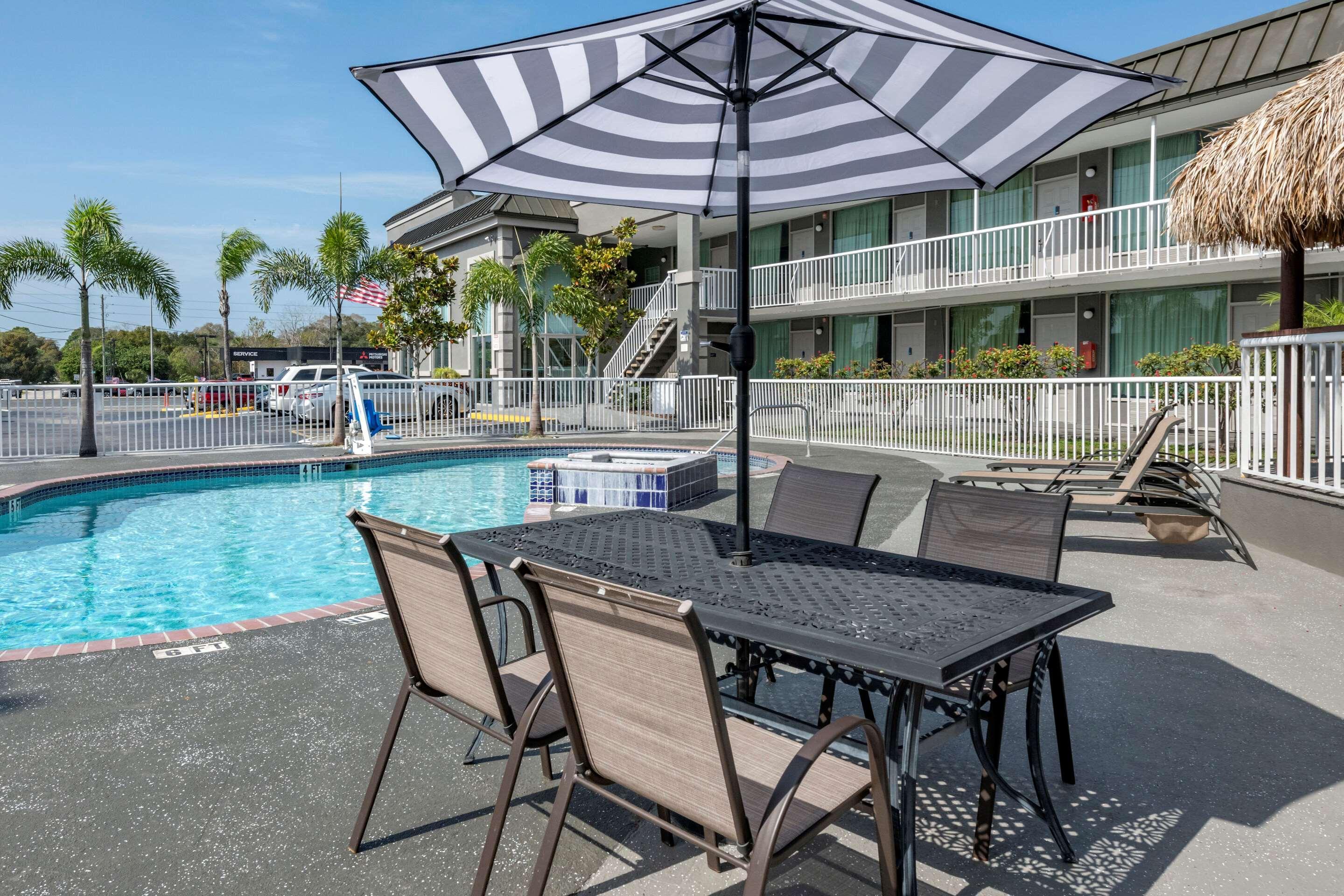 Rodeway Inn New Port Richey Exteriör bild