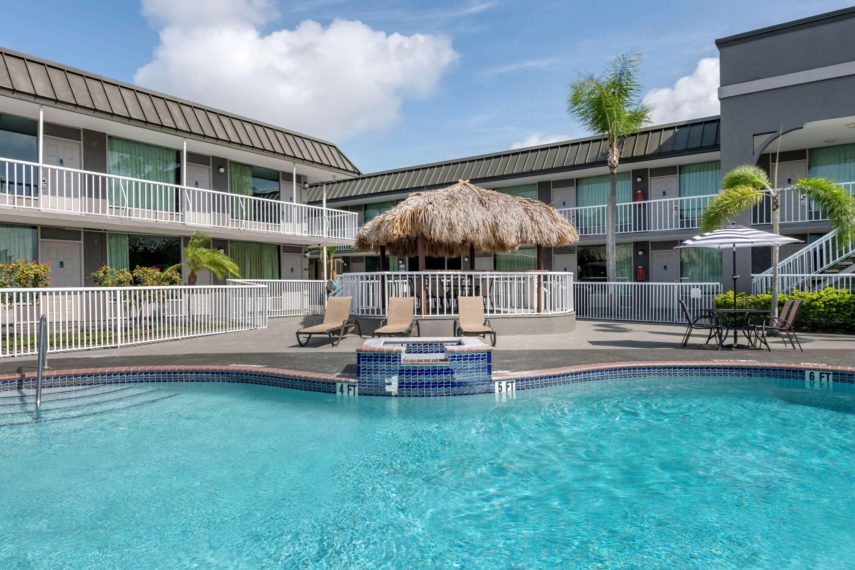 Rodeway Inn New Port Richey Exteriör bild