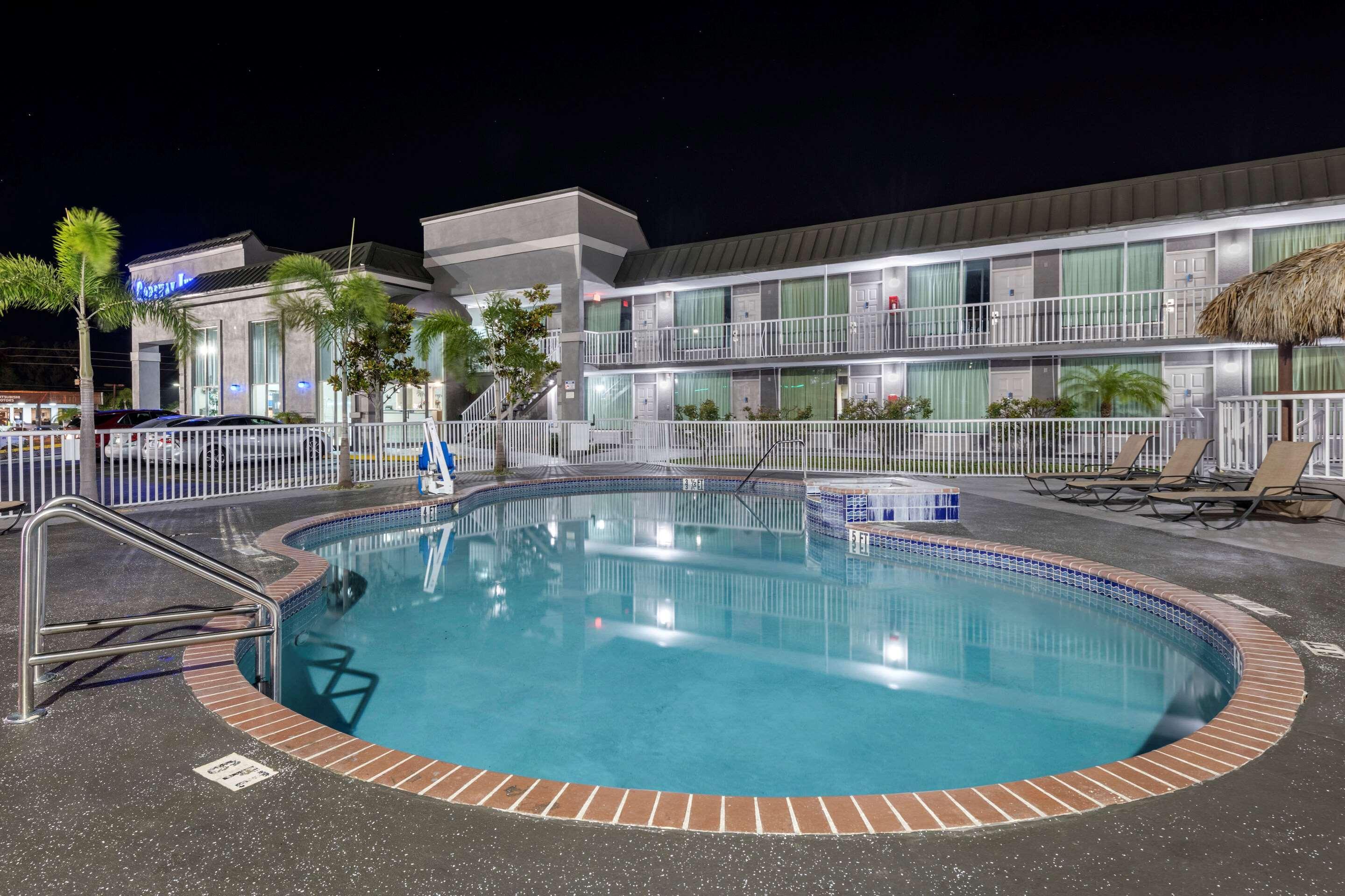 Rodeway Inn New Port Richey Exteriör bild