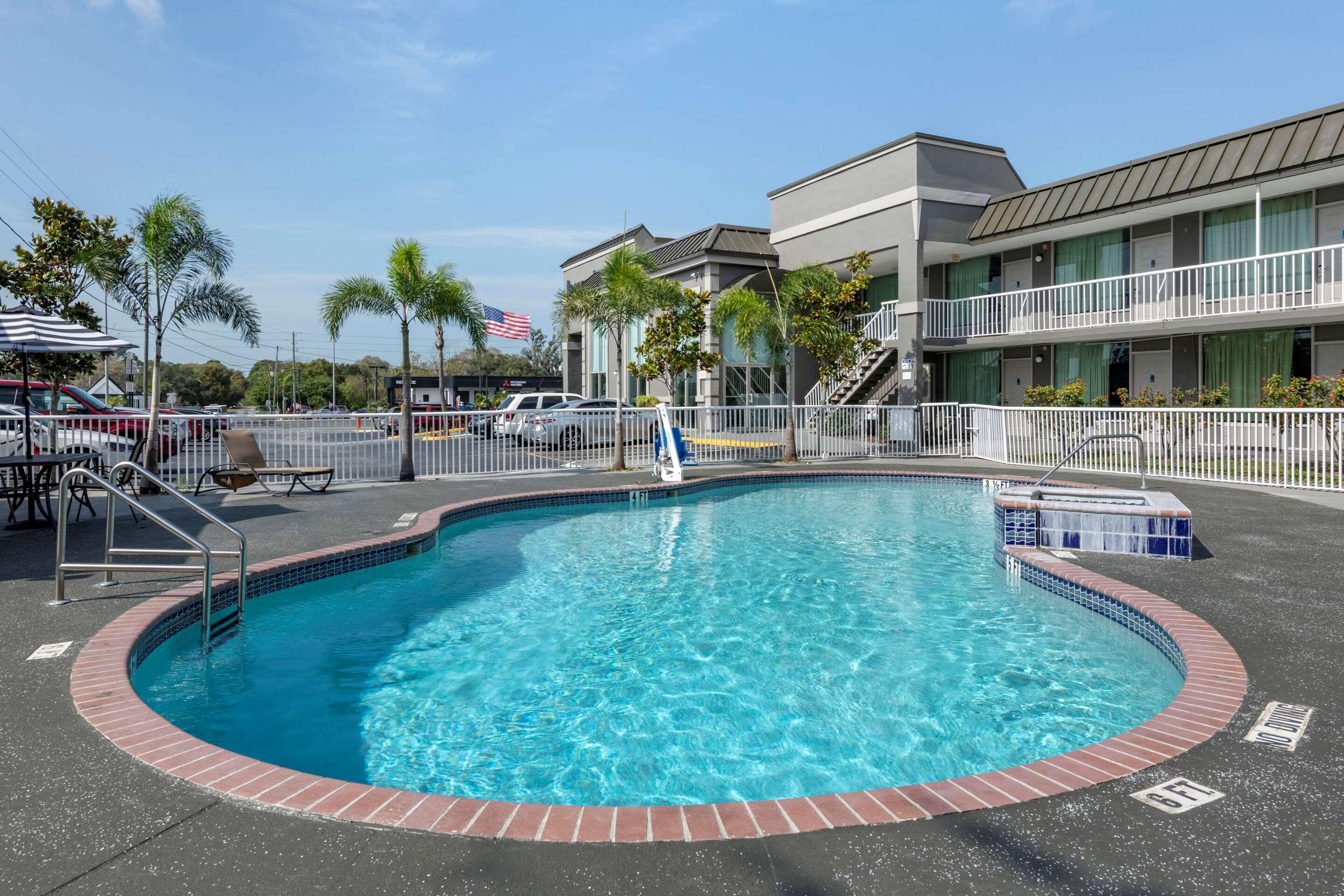 Rodeway Inn New Port Richey Exteriör bild