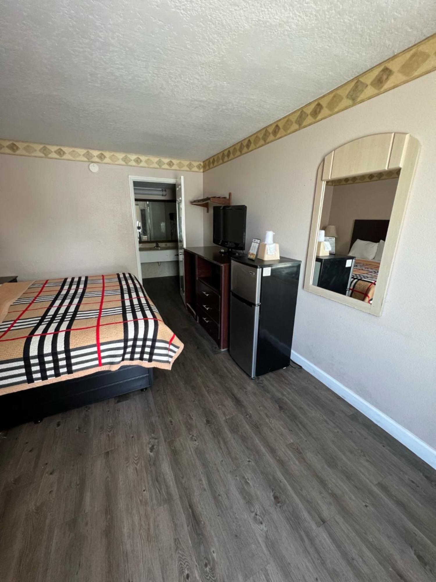 Rodeway Inn New Port Richey Exteriör bild