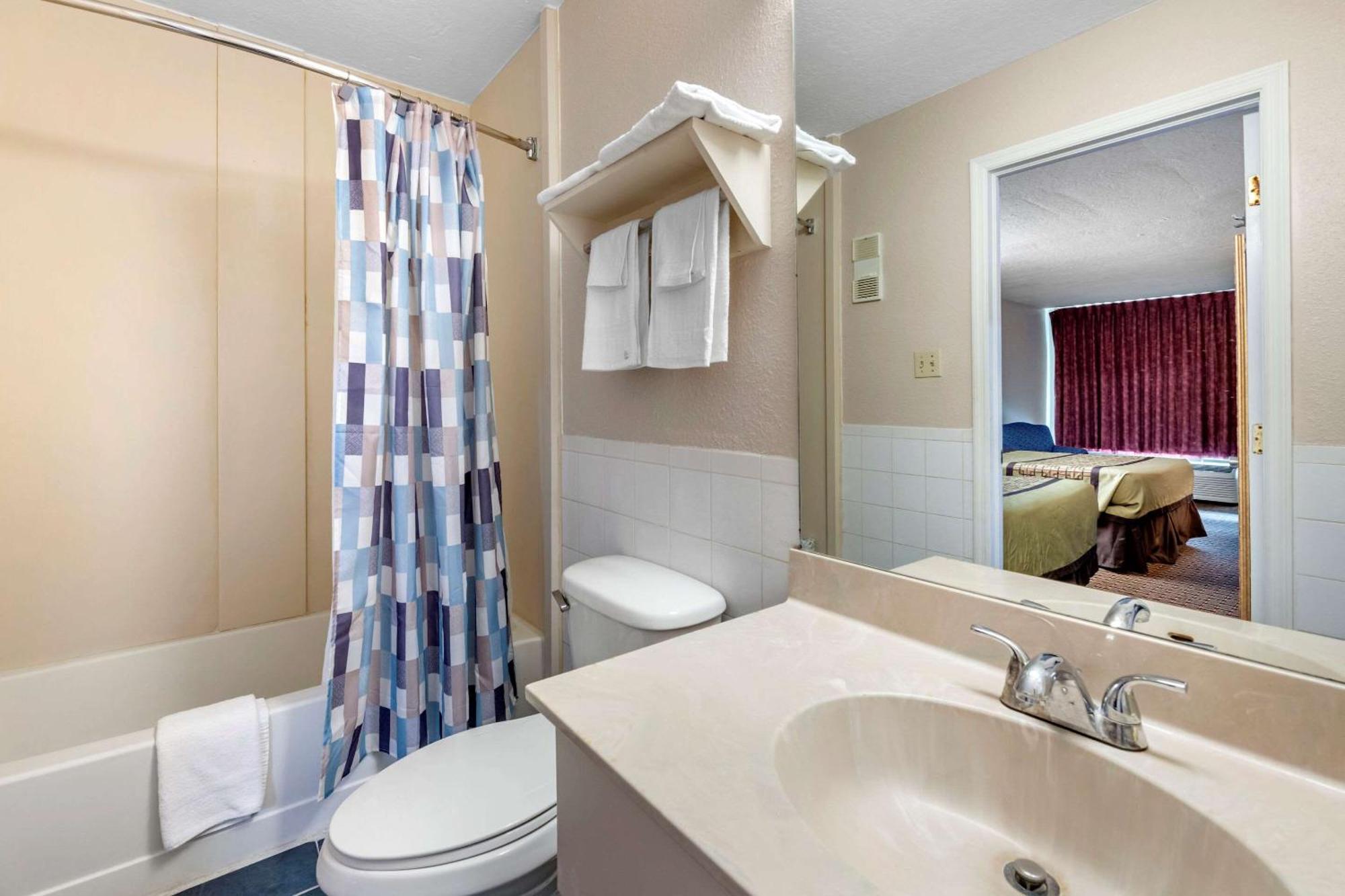 Rodeway Inn New Port Richey Exteriör bild