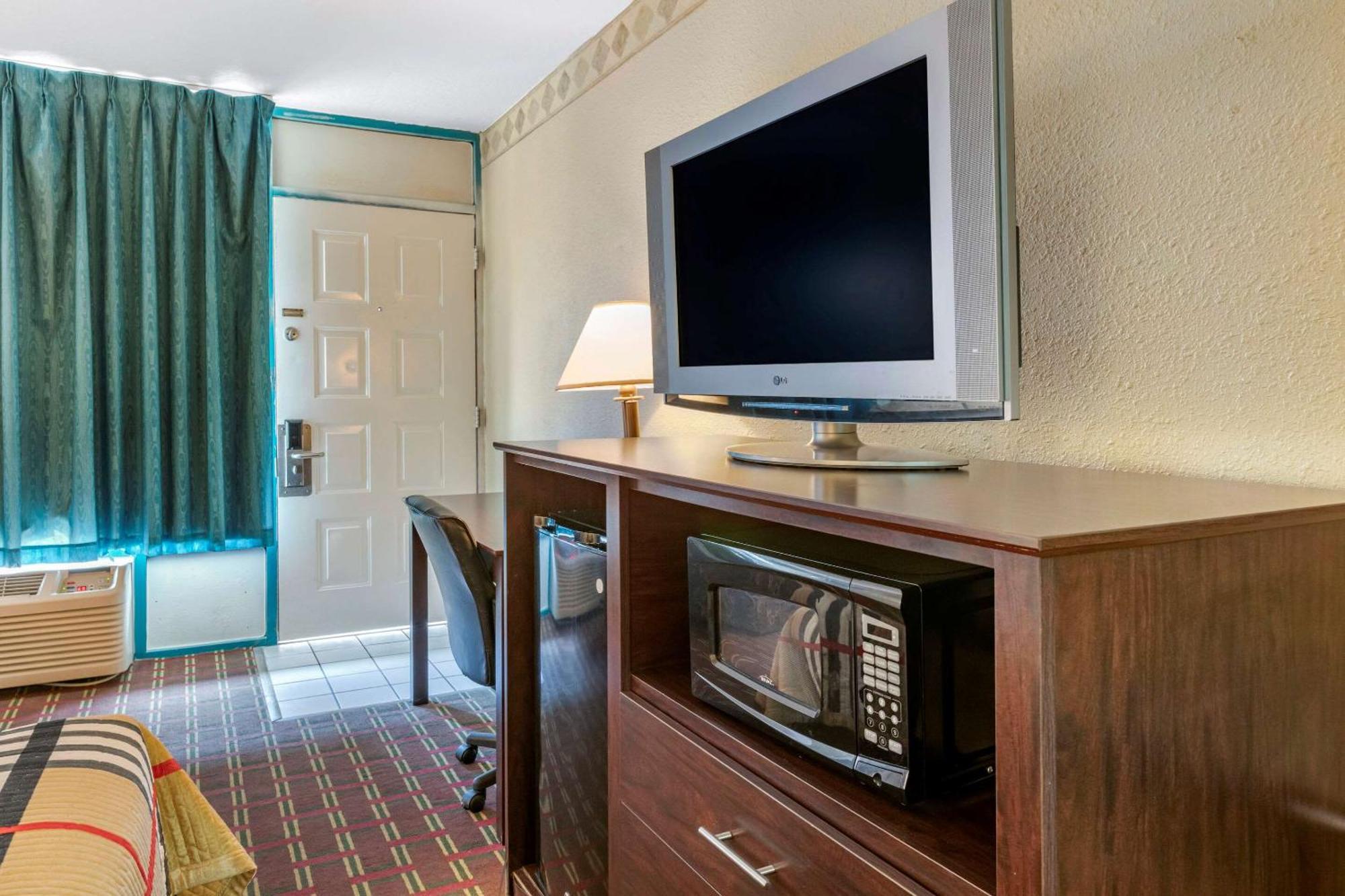 Rodeway Inn New Port Richey Exteriör bild