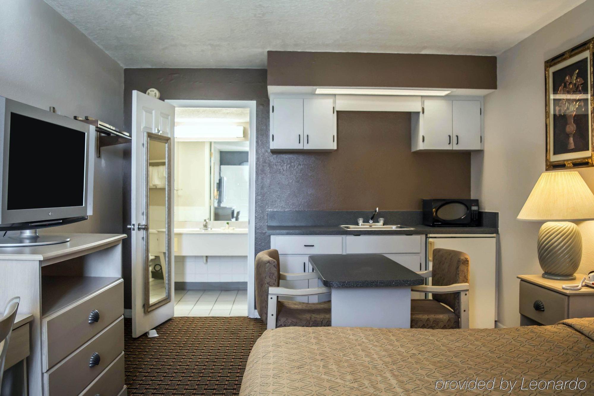 Rodeway Inn New Port Richey Exteriör bild