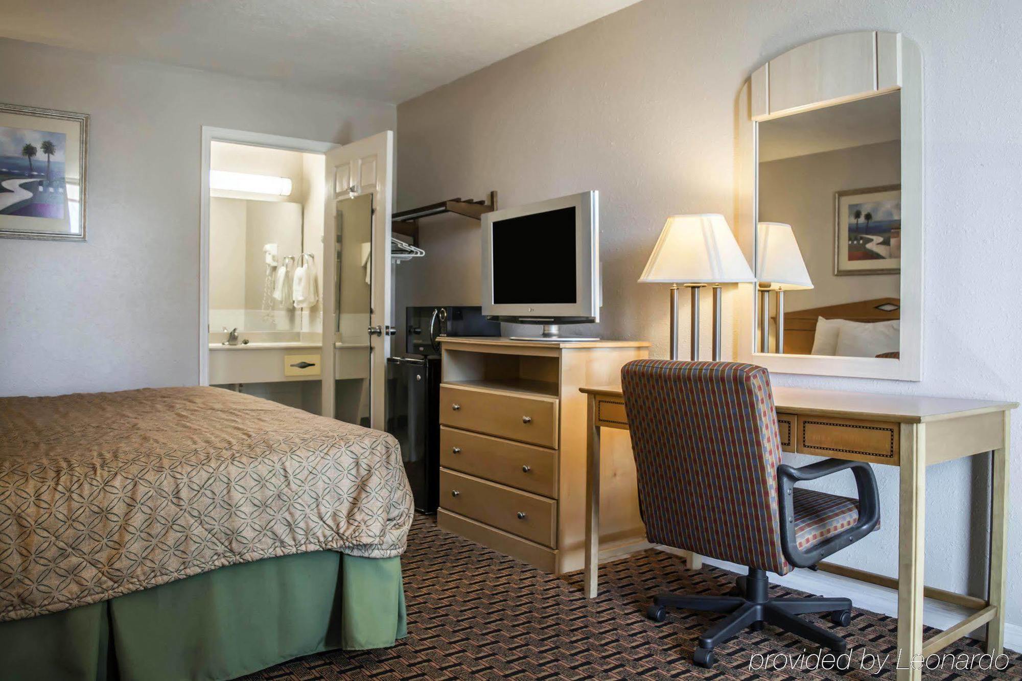 Rodeway Inn New Port Richey Exteriör bild
