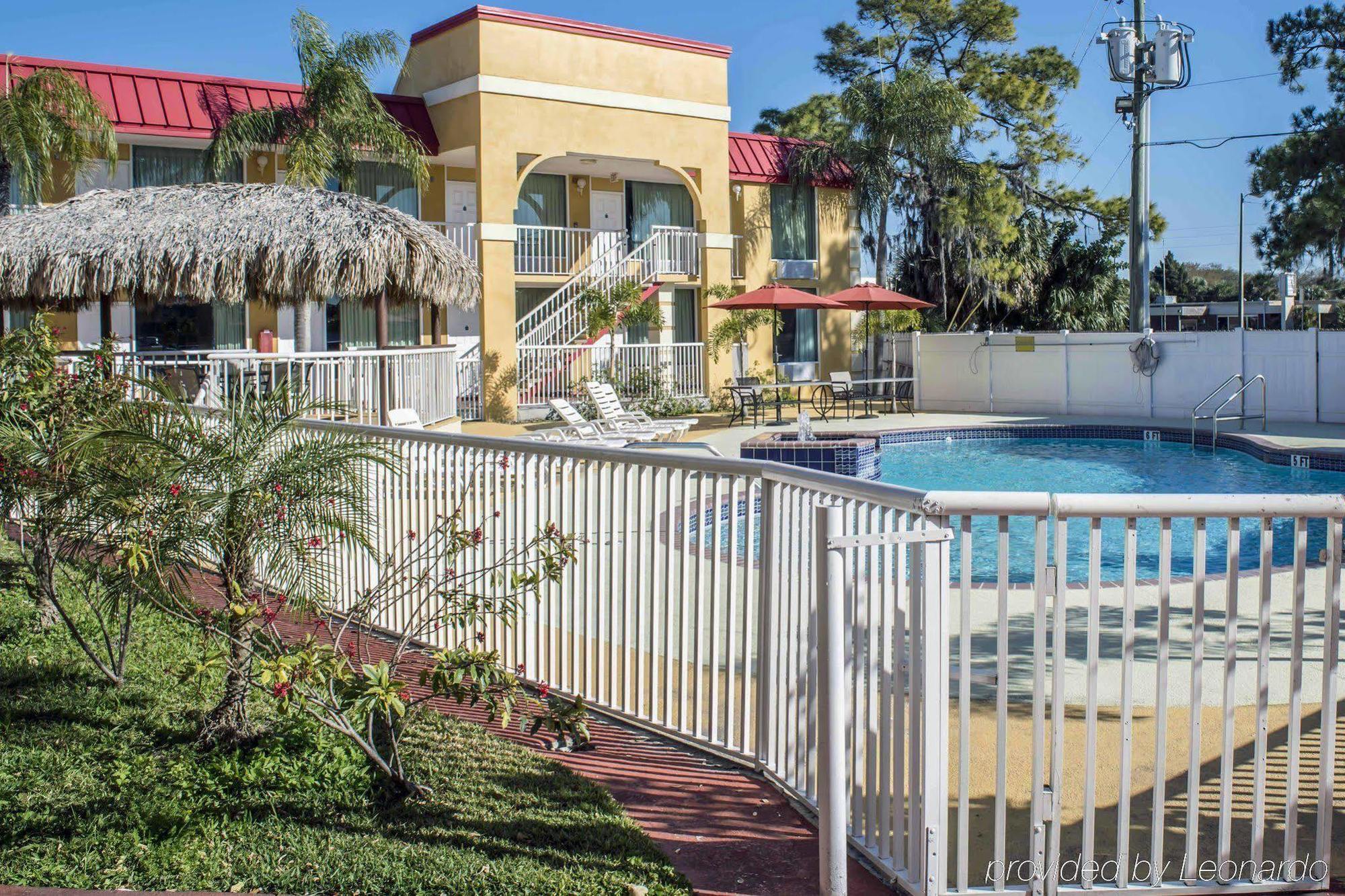 Rodeway Inn New Port Richey Exteriör bild